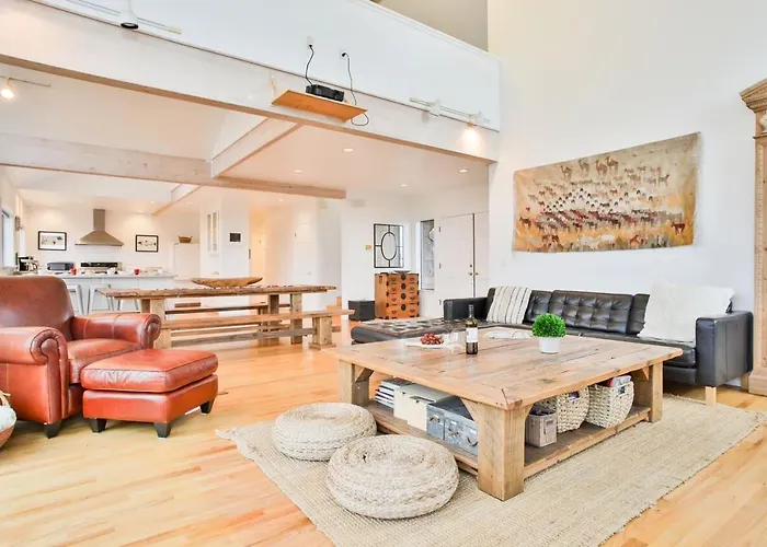 Northern Lights! Hot Tub!! Game Room!! Expansive And Spacious!!