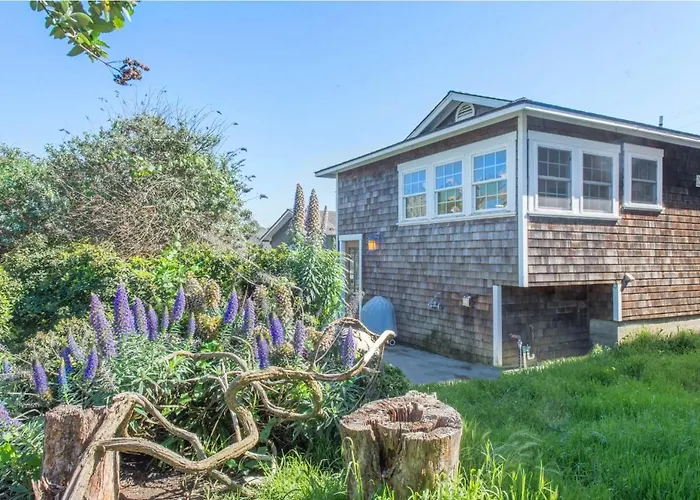 Sea Breeze! Walk To Beach!! In The Village! Bbq! Fast Wifi!! Dog Friendly!