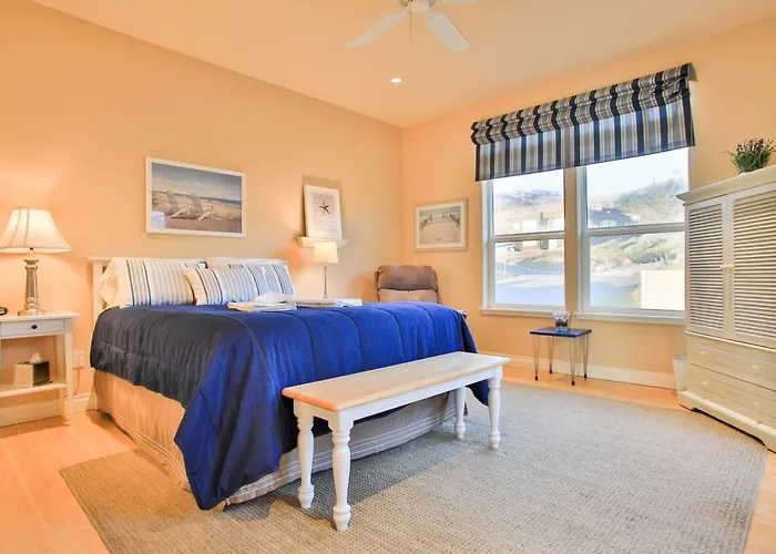 Sea Glass Bluff Retreat: Oceanview Hot Tub Getaway